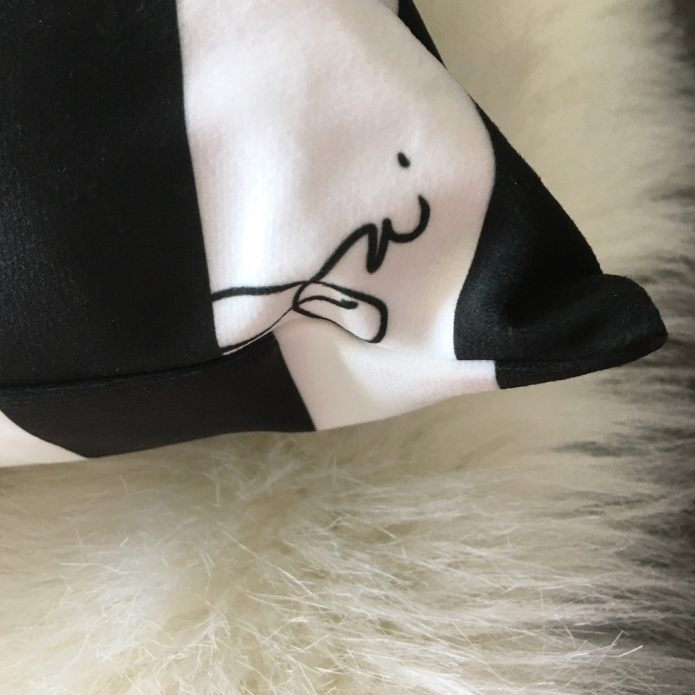 new last1 ♡ Jodi Pedri ♡ Smooches Pillow ♡ Lips - Picture 6 of 8